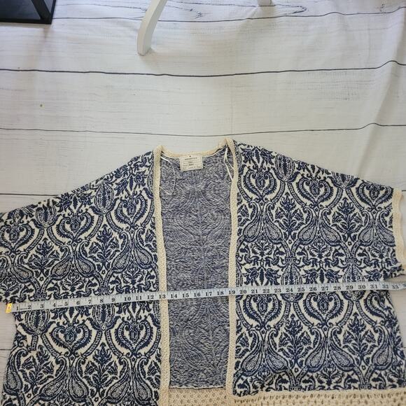 Springfield Size 4 Blue Cream Knit Fringe Shawl Fleur De Lis Pattern - Picture 5 of 9